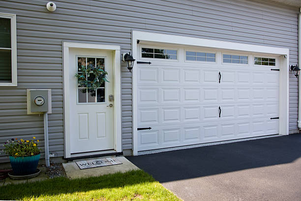 24/7 Emergency Garage Door Panel Replacement experts in Goshen, KY